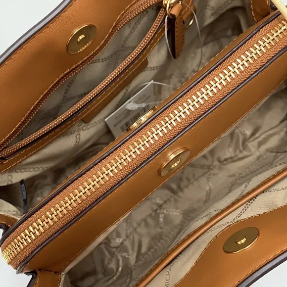 MICHAEL KORS
Camille Small Satchel / Crossbody BROWN
SIGNATURE COLOR - Picture 11 of 16